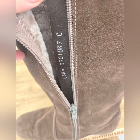 Vintage Moorlands Sheepskin Boots - Picture 6 of 9